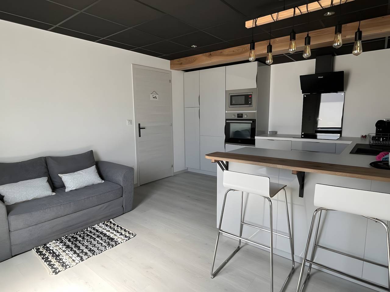 Apartamento entero, Apartamento 'Porte Des Gorges' con vistas a la montaña, terraza privada y Wi-Fi in Mostuéjouls, Parc naturel régional des Grands Causses