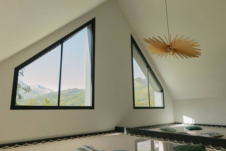 Gîte pour 8 personnes, avec jardin ainsi que jacuzzi et terrasse à Aucun - 2