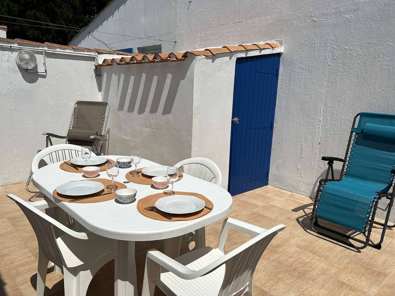 Cozy 2-Room House with Mezzanine, Pool & Tennis, Near Sea - Sleeps 4 in Bretignolles-sur-Mer, Loire Valley