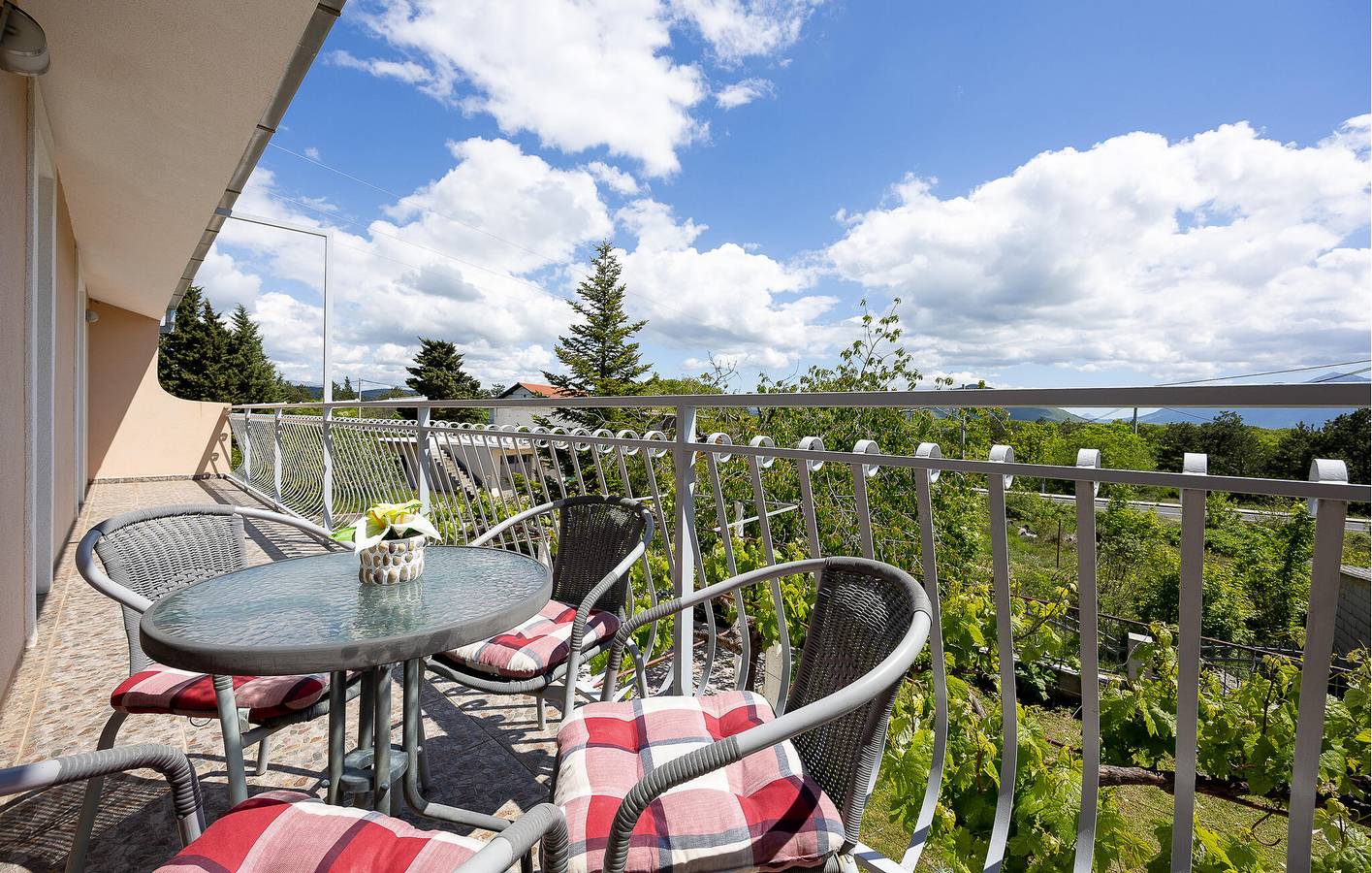 Ganze Ferienwohnung, Ferienwohnung für 4 Personen mit Terrasse in Šestanovac, Makarska Riviera