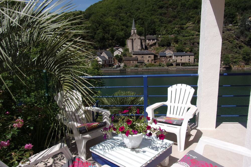 House by the riverside, sleeps up to 4 in Réquista, Massif Central