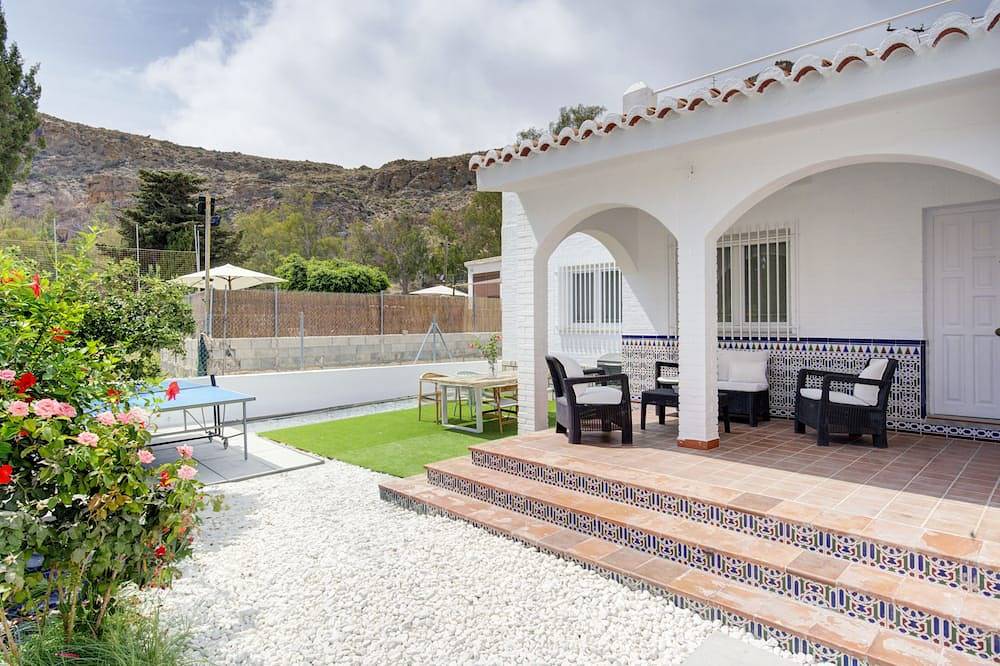 Comeback Hotel California in Calahonda, Costa Tropical