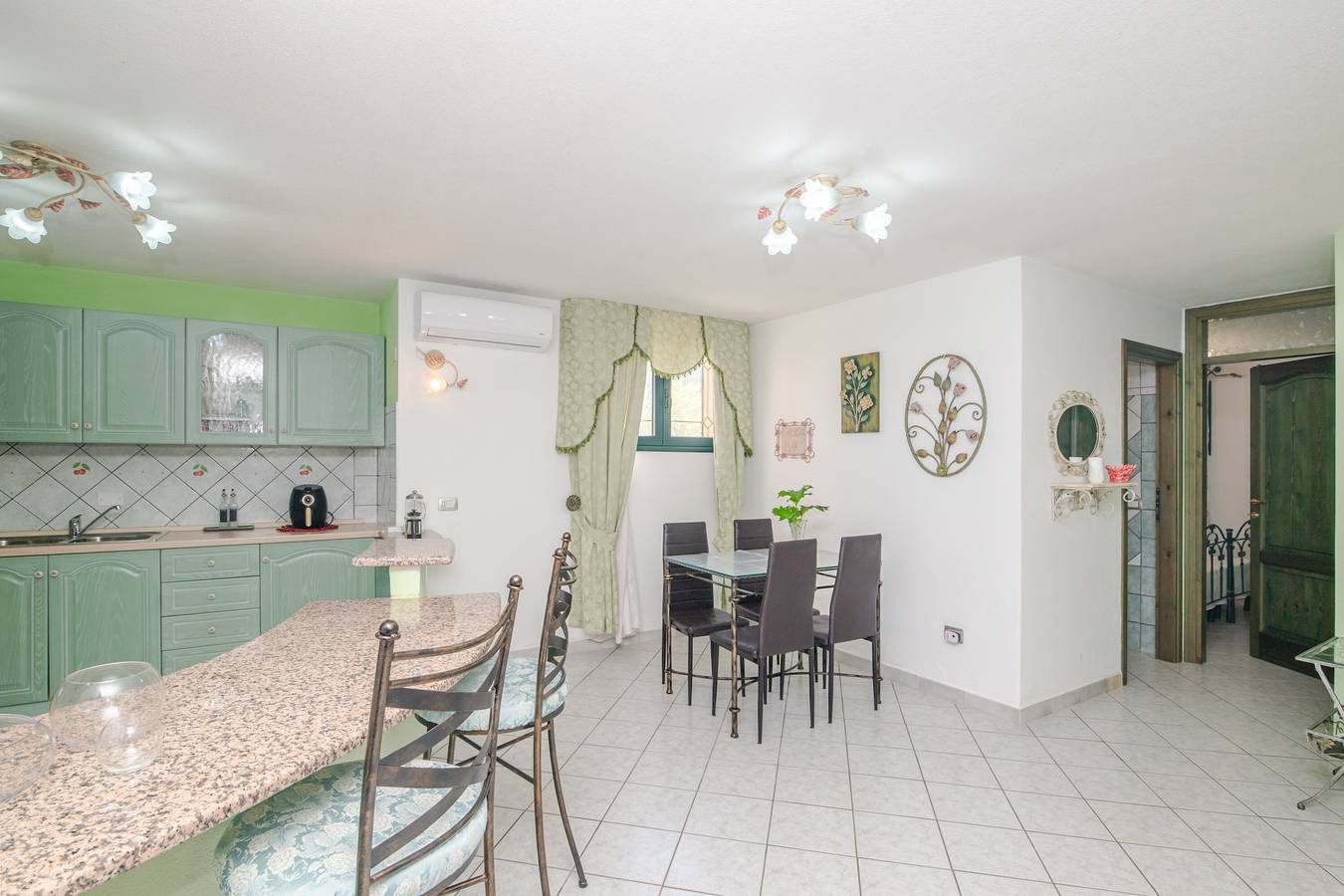 Appartamento intero, Appartamento 'La Casa di Piera 2' con Vista Montagna, Wi-Fi e Aria Condizionata in Budoni, Olbia-Tempio