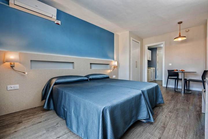 Apartahotel para 4 personas, con Balcón y Terraza además de Jardín y Piscina en Fuengirola