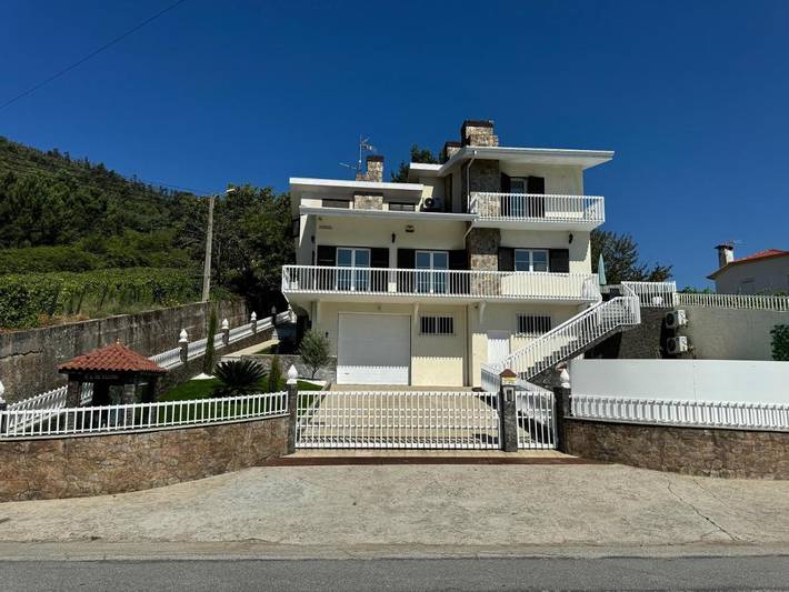 Location de vacances pour 10 personnes, avec vue ainsi que balcon et piscine dans Mesão Frio - 2