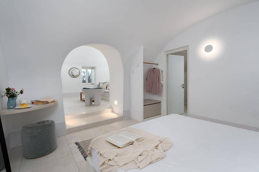 Entire apartment, Kalyva House in center of Oia in Ormos Ammoudiou, Oia