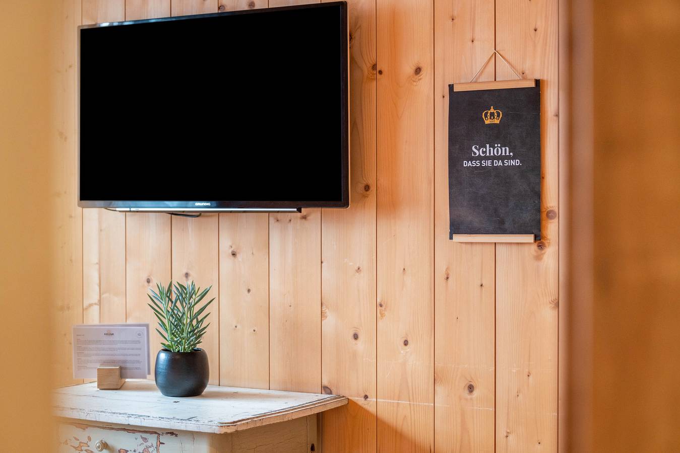 Zimmer 'Alfred' mit gemeinsamer Terrasse und Wi-Fi in Albstadt, Naturpark Obere Donau