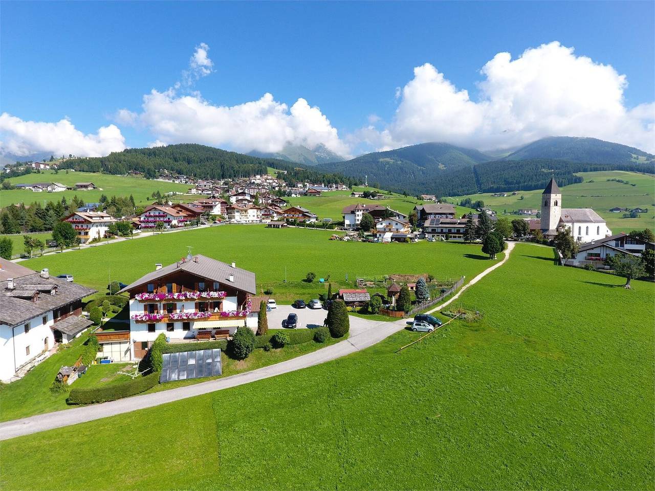 Appartamento intero, Appartamento "Residenz Condor Schlern" con vista sulle montagne, sauna e giardino in Maranza, Rio di Pusteria
