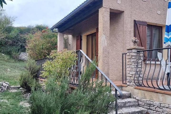 Location de vacances pour 8 personnes, avec piscine ainsi que jardin et vue à Vachères - 4