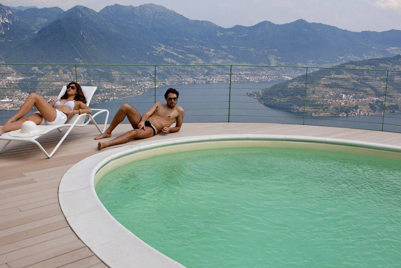 Appartamento intero, Enjoyiseolake - Monet - splendida vista sul lago con piscina in Parzanica, Comune di Parzanica