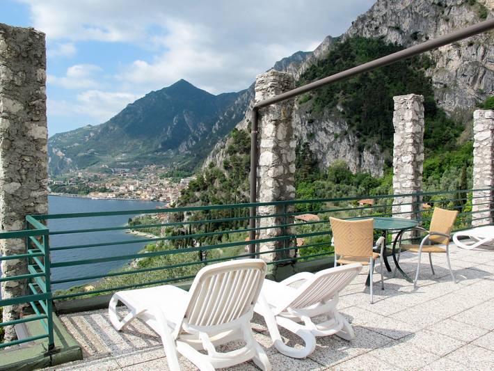 Ferienwohnung für 4 Personen, mit Seeblick und Sauna sowie Balkon und Kinderpool in Limone sul Garda - 3
