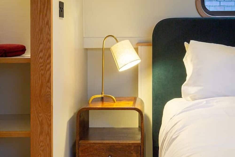 Luxurious houseboat in London in Tower Hamlets, London
