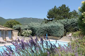 Chambre d’hôte pour 2 personnes, avec jardin et piscine à Roche-Saint-Secret-Béconne