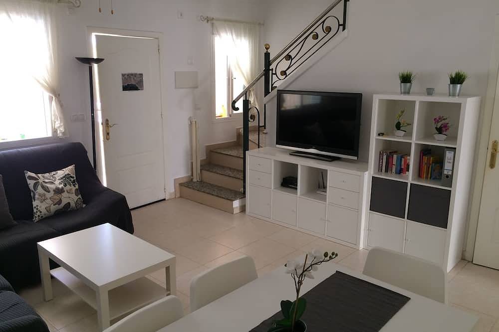 El Divino. 3 bedrooms, 2 pools, roof solarium. Aircon. Uk Tv. Wifi available in Pueblo Patricia, Los Alcázares