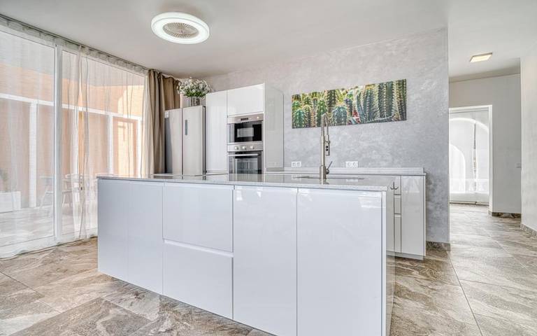 Villa für 8 Personen, mit Ausblick und Pool sowie Terrasse in Adeje