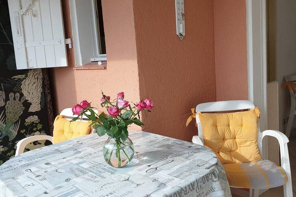 Ganze Wohnung, Beau studio cabine en rez de jardin dans résidence avec piscine in Agay, Saint-Raphaël