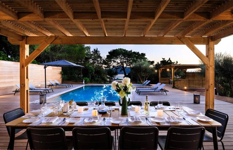 Villa pour 10 personnes, avec Balcon et Terrasse ainsi que Jardin et Piscine à Olmeto