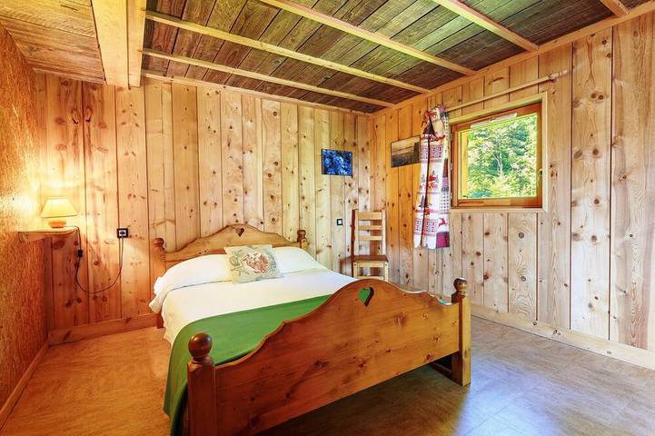 Gîte pour 7 personnes, avec jardin et jacuzzi ainsi que sauna et balcon, animaux acceptés à Saint-Bernard - 2