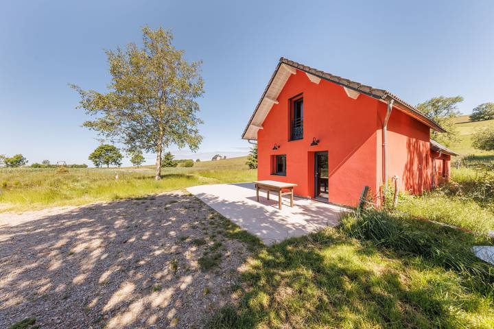 Les Scorios - Maison pour 10 avec beau jardin in Picherande, Parc naturel régional des Volcans d'Auvergne