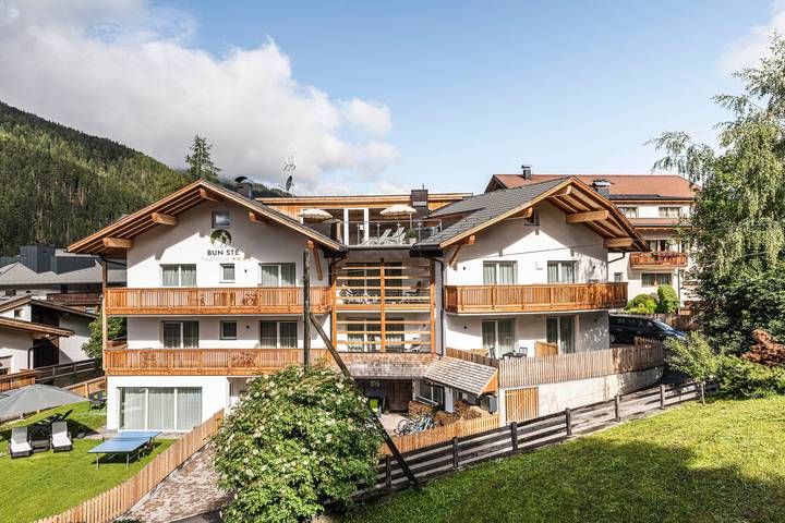 Entire apartment, Apartment “Ön Residenz Bun Sté” with Mountain View, Sauna & Garden in San Vigilio di Marebbe, Mareo