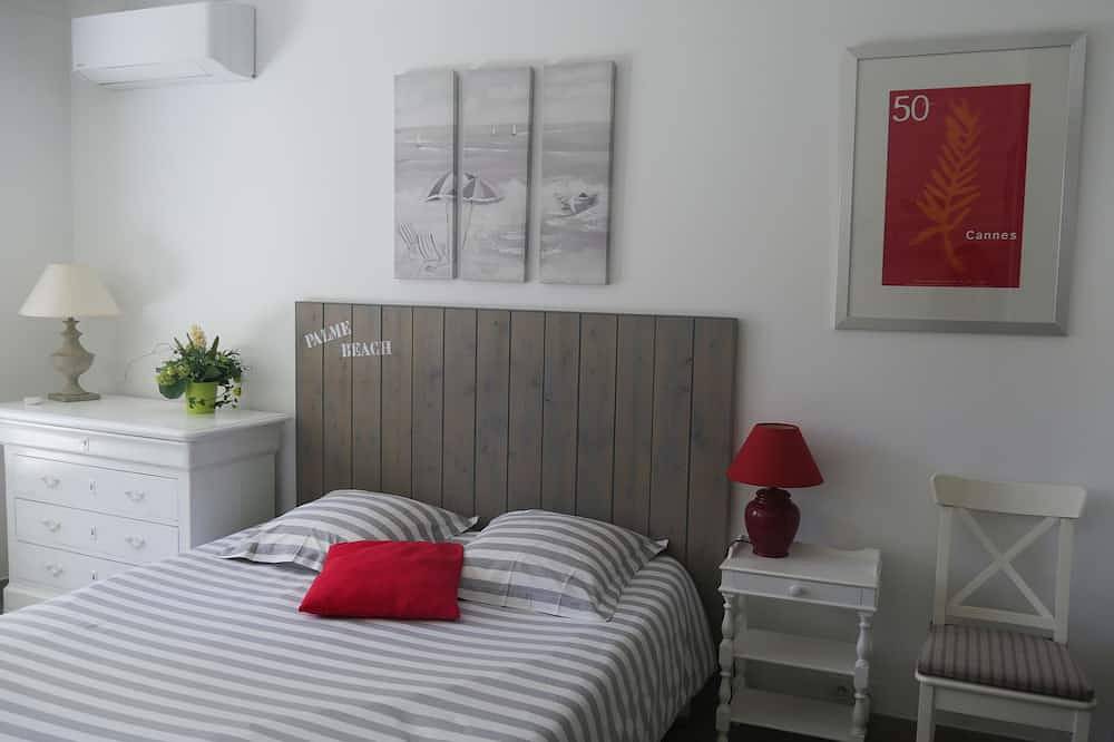 Entire apartment, Bright, air-conditioned studio with garden terrace, in the heart of Cannes in Cannes, Mediterranean Coast (France)