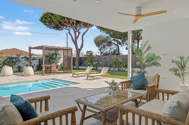Casa rural para 4 personas, con piscina para niños además de jardín y jacuzzi - 1