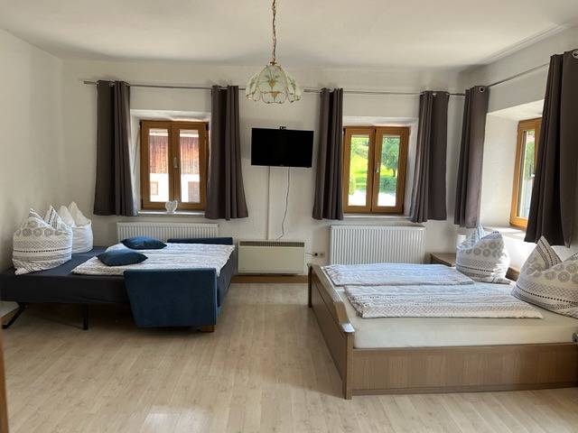 Ganze Ferienwohnung, Ferienwohnungen Hummel - Ferienwohnung im Obergeschoss, 40 qm, für 1 - 3 Personen in Grabenstätt, Chiemsee