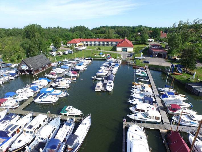 Apartmenthotel für 4 Personen, mit Ausblick und Seeblick sowie Terrasse, mit Haustier in Schwerin