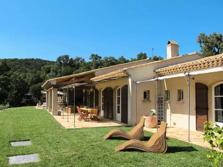 Villa für 6 Personen, mit Pool und Terrasse - 1