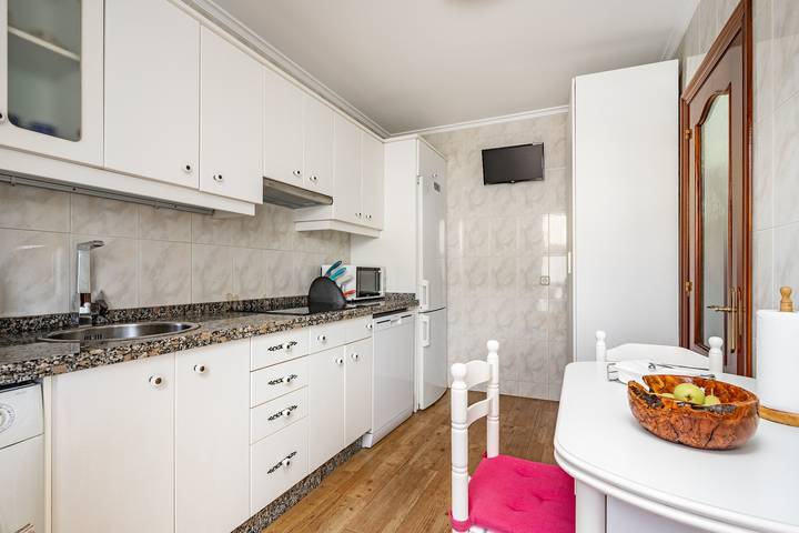 Maison de vacances 'Camilo' avec vue sur la montagne, terrasse privée et Wi-Fi in Soto del Barco, Côte Cantabrique