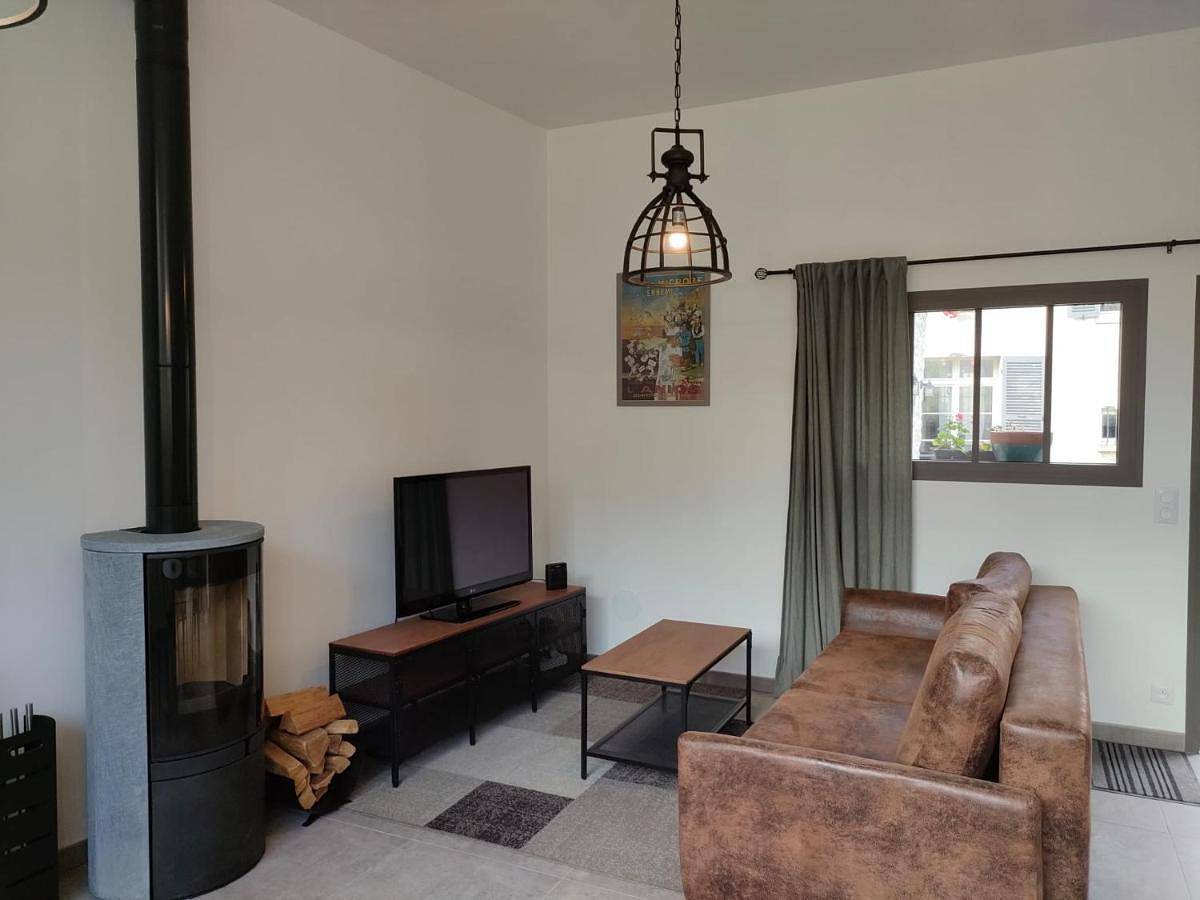 Two-Bedroom House in Asnières-sur-Oise, Val-d'Oise