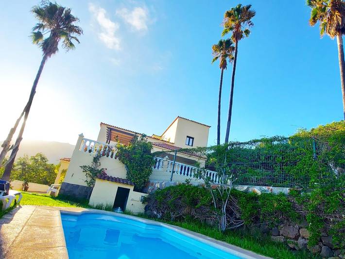 Chalet para 10 personas, con balcón además de jardín y piscina - 1