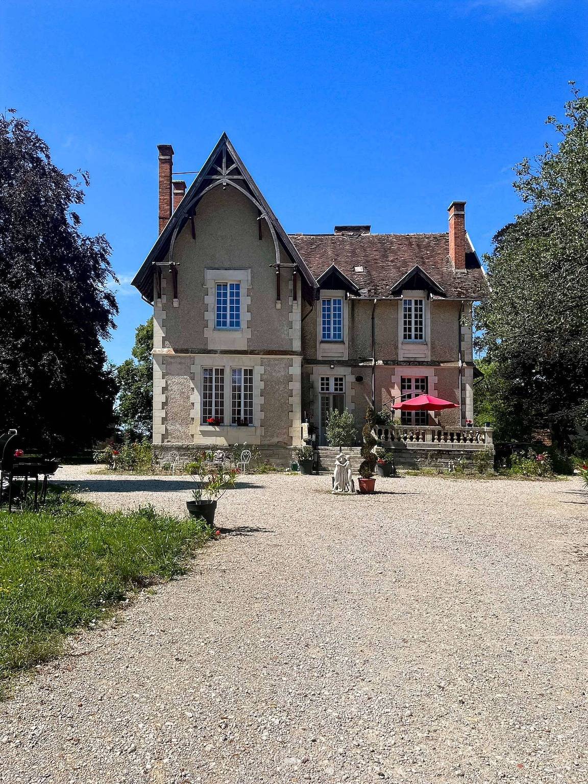 Las habitaciones de Vilmorais - Rojo in Arcomps, Saint-Amand-Montrond