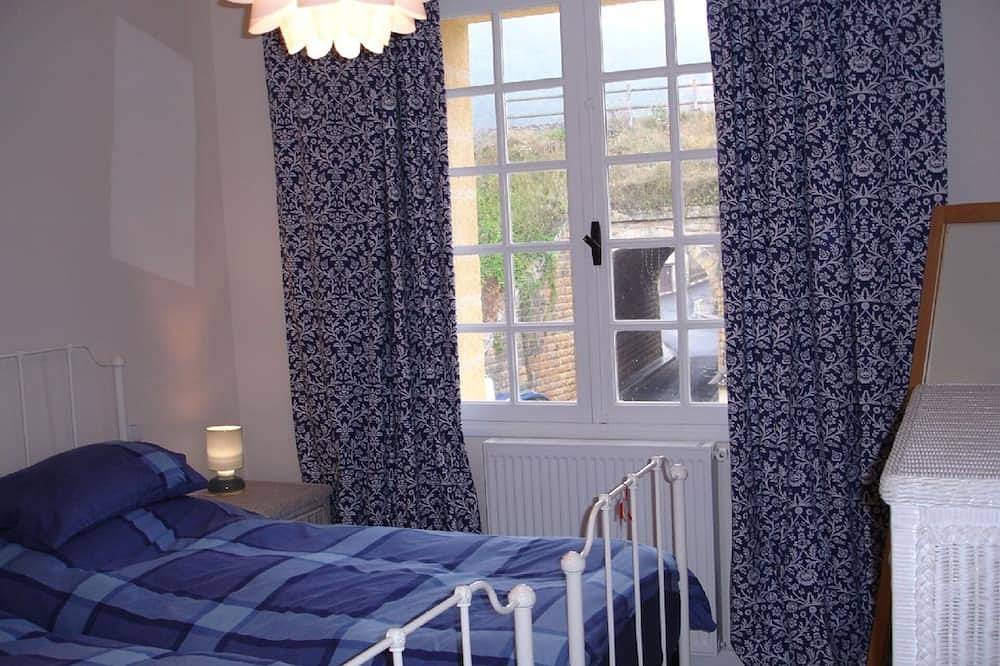 Riverside House avec piscine, 4 chambres, 3 salles de bains, spacieuses avec toutes les commodités in Calès, Périgord Pourpre