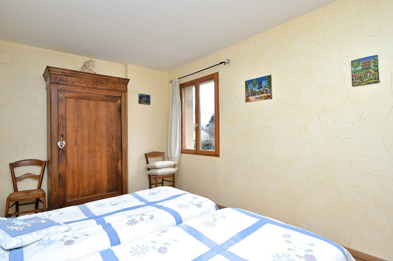 Bed & Breakfast „Chambre Gentiane“ mit Bergblick, Gemeinschaftsterrasse und Garten in Guchen, Nationalpark Pyrenäen