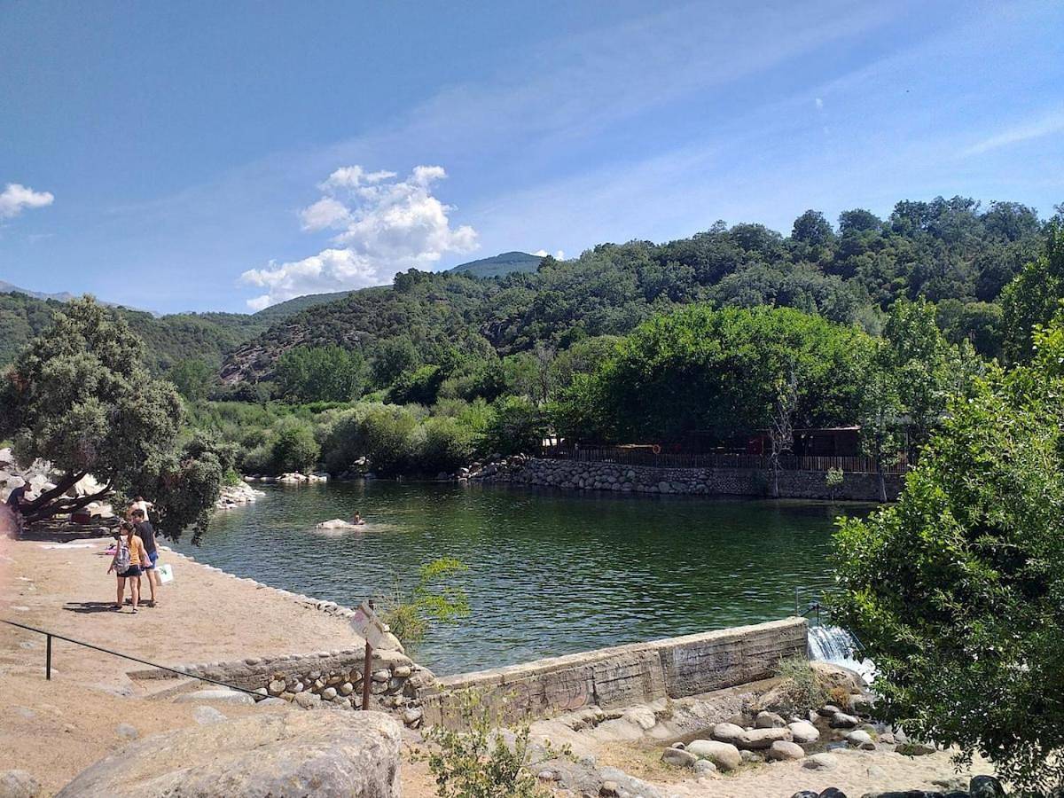 Carreras Beach Candeleda Casa en piscina natural in Candeleda, Valle del Tiétar