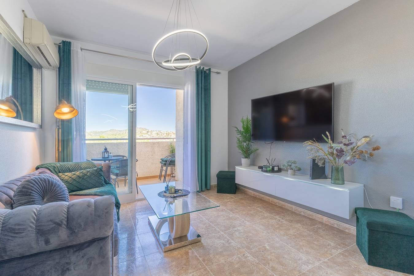 Hel lejlighed, Apartment "Calpe Vacaciones" Close to the Beach with Shared Pool & Wi-Fi in Calpe Old Town, Calpe