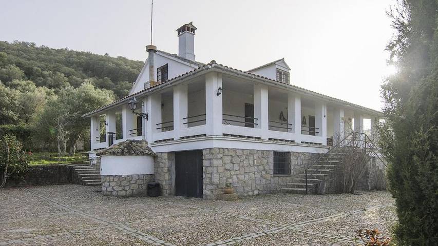 Casa rural para 19 personas, con Balcón y Terraza además de Jardín y Piscina en Parque Nacional de Cabañeros