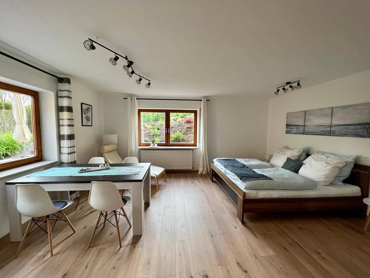 Ganze Wohnung, Apartment with Garden View in Wilhelmsdorf, Region Bodensee-Oberschwaben
