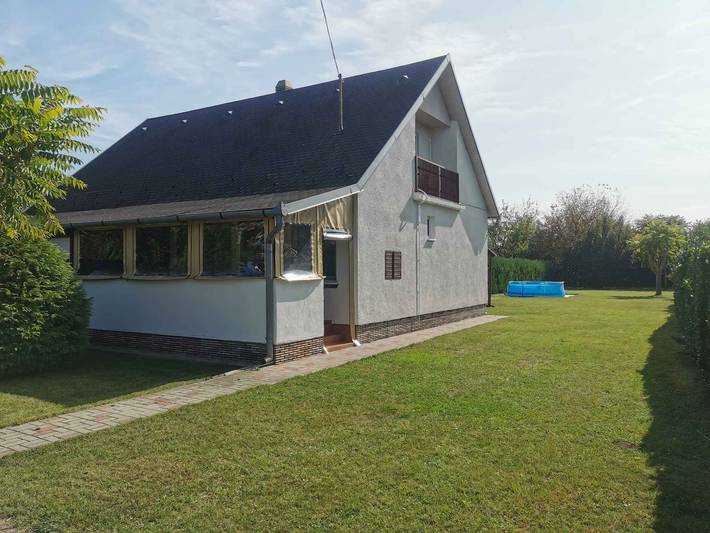 Ferienhaus mit Pool, WLAN und Klimaanlage in Balatonfenyves, Plattensee Südufer