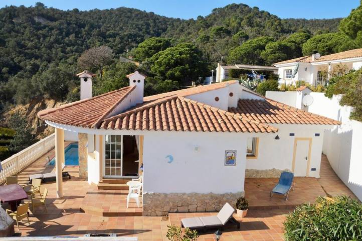Casa de vacaciones para 6 personas, con vistas además de jardín y piscina - 1