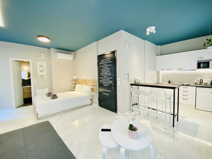 Apartment for 3 people, with balcony in Acropolis