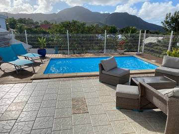 Gîte pour 2 personnes, avec vue ainsi que piscine et jardin à Saint-Claude (Guadeloupe)