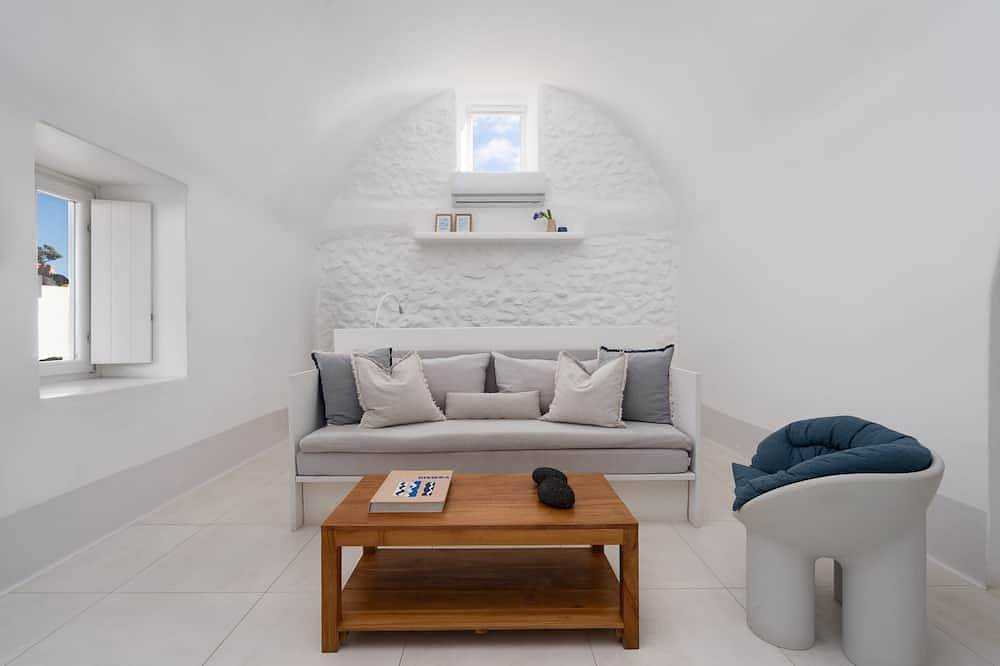 Entire apartment, Kalyva House in center of Oia in Ormos Ammoudiou, Oia