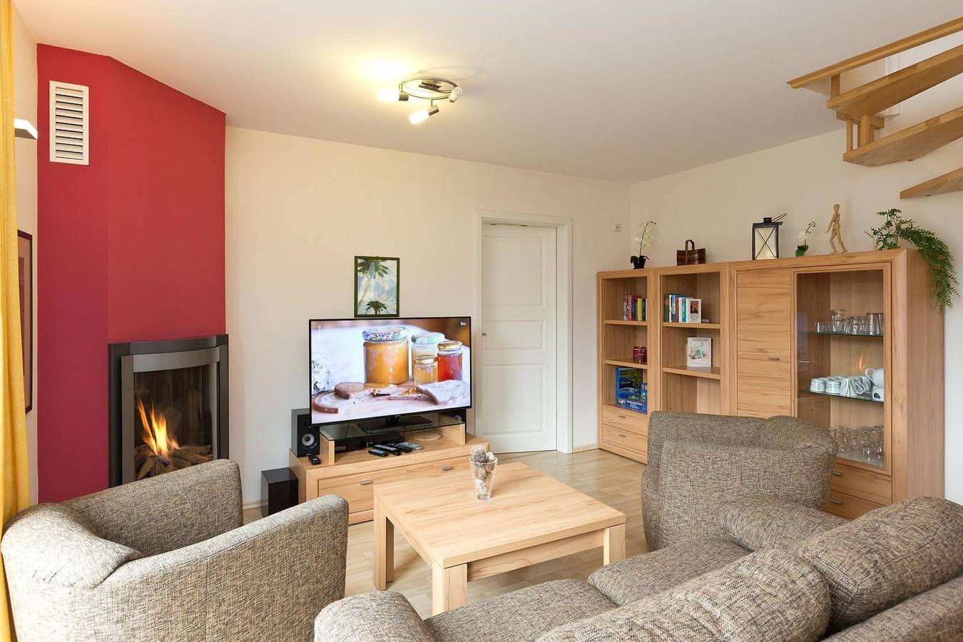 Ganze Wohnung, Komfortable Ferienwohnung mit Balkon, Sauna und Kamin in Göhren-Lebbin. in Göhren-Lebbin, Fleesensee