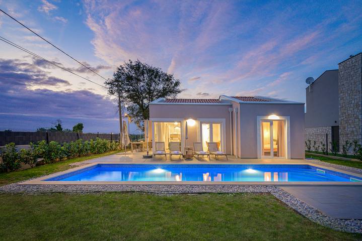 Villa für 5 Personen, mit Pool und Terrasse sowie Garten - 1