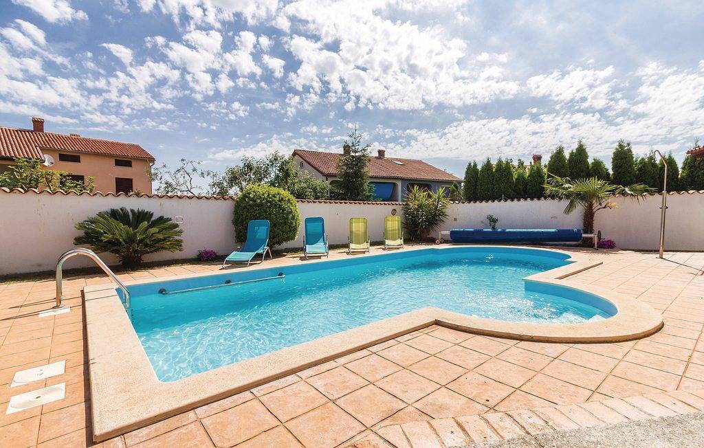 Apartamento entero, Apartamento de vacaciones para 2 personas con terraza in Banjole, Costa sur de Istria