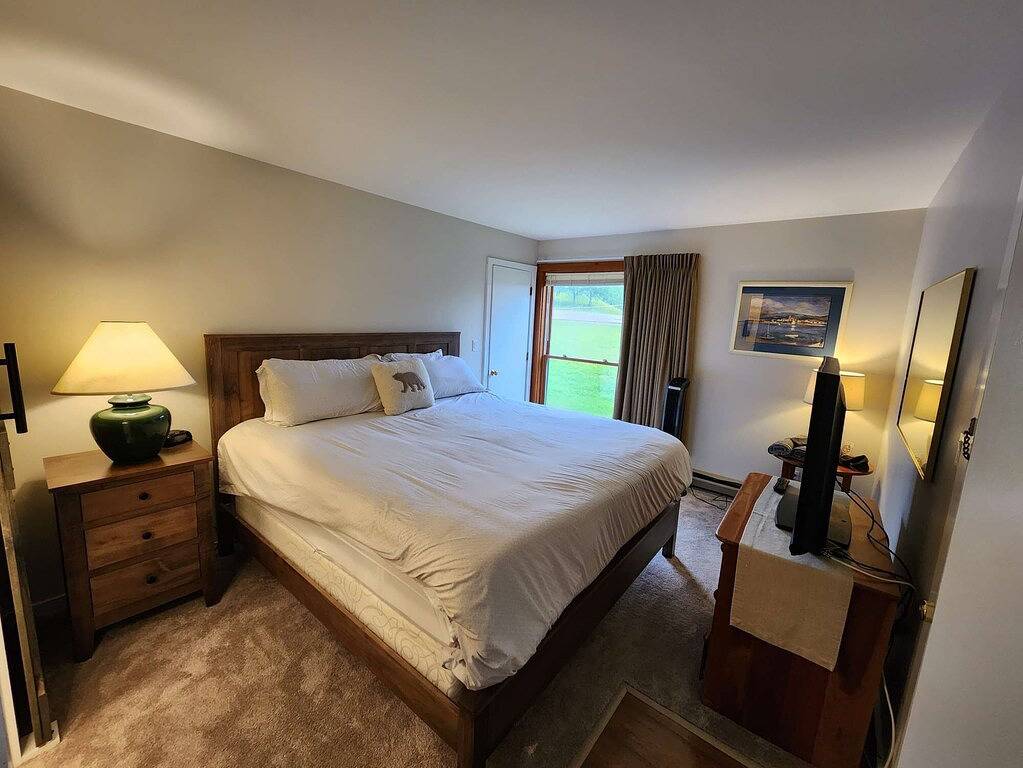 Ganze Wohnung, Luxe Trailside! Bike + Ski On/Off. Closest unit to hot tub, lift, hotel & trail! in Killington, Rutland County