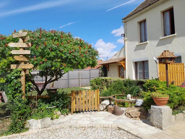Gîte pour 4 personnes, avec jardin à Neauphlette