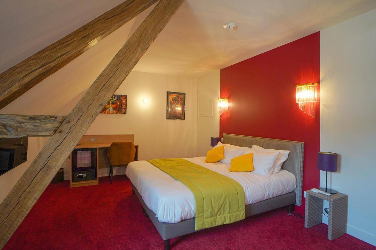 King Room with Roll-In Shower - Disability Access in Villiers-Saint-Benoît, Région d'Auxerre
